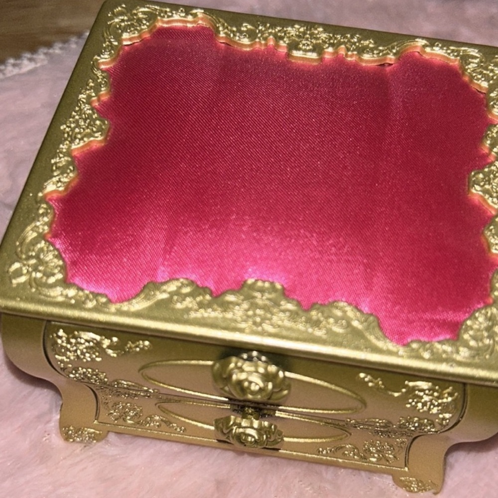 Betsey Johnson gold pink satin jewlery box watch necklace vanity old stock new